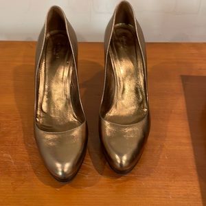 Gucci Gold Platform Pumps